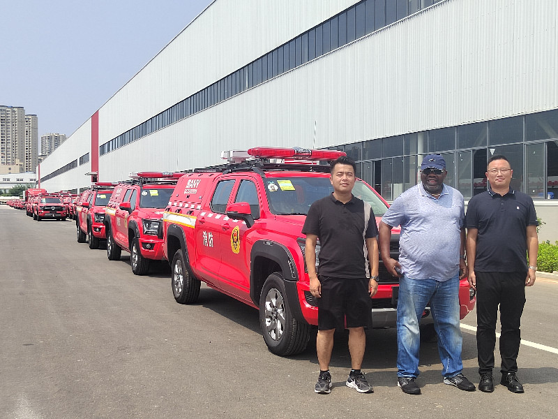 Nigeria customer visiting for checking ISUZU fire trucks