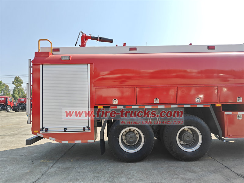 HOWO 6×6 off-road water tender