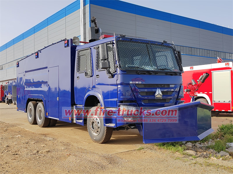 HOWO 10-wheeler Armored water cannon truck