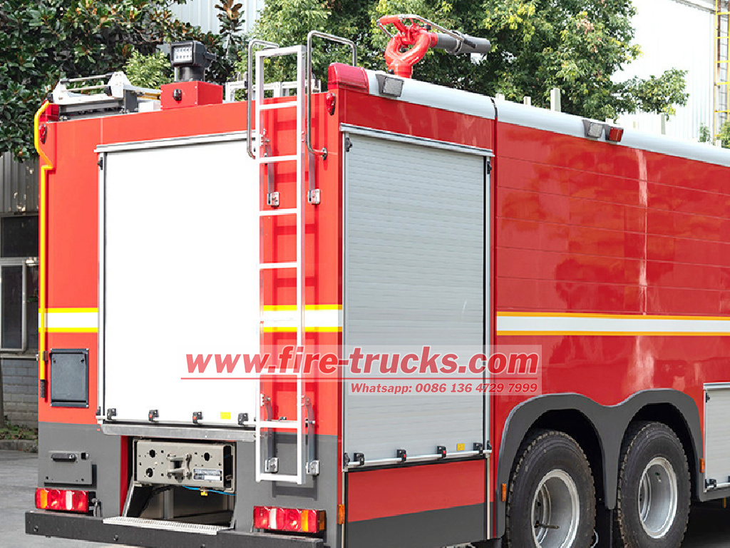 HOWO dry powder fire truck Rear pump room
