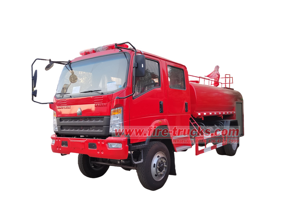 HOWO 4x4 road sprinkler fire truck