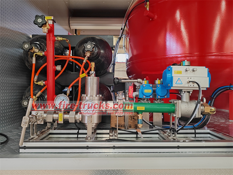 Isuzu new FTR 6cbm dry powder foam fire truck