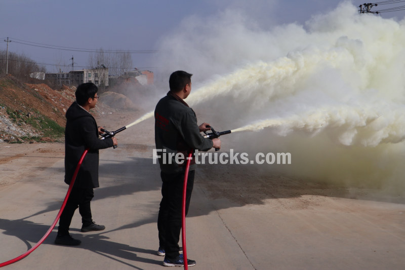 ISUZU GIGA Urban Fire Rescue Dry Powder Foam Fire Engine