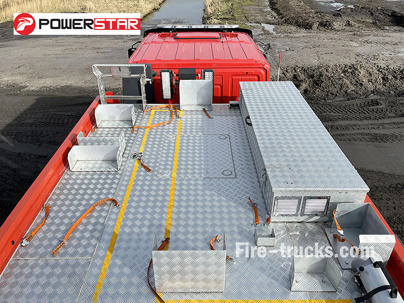IVECO ML 150E24WS 4x4 High Pressure Foam Tender 3850L Water Foam Tank 240HP Euro 3 for Dubai Aircraft Hangar Fire Rescue and Protection fire monitor