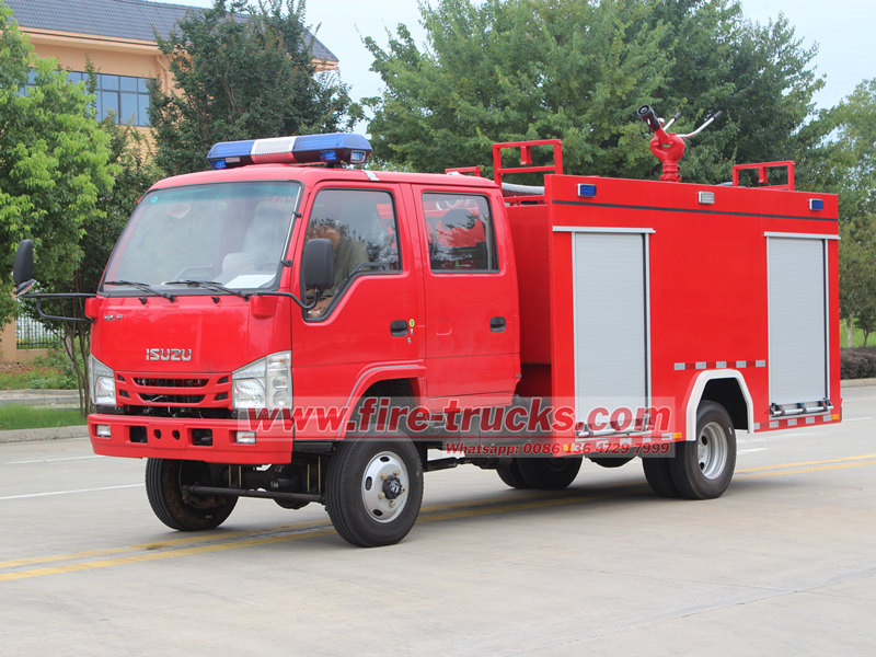 Camion de pompiers ISUZU 4x4 personnalisé est exporté avec succès aux Émirats arabes unis