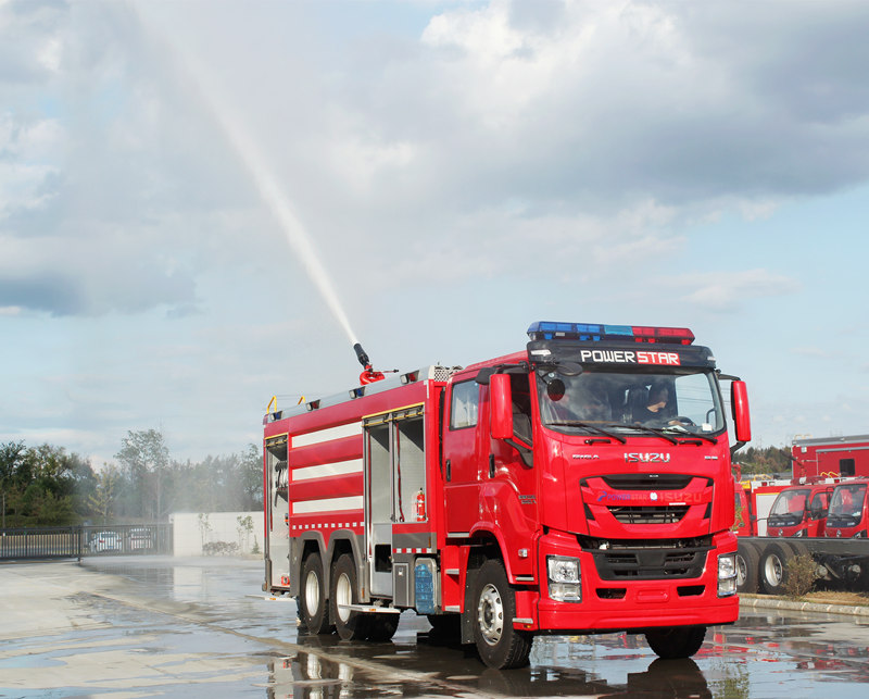Camion de lutte contre les incendies à mousse ISUZU 8000L
